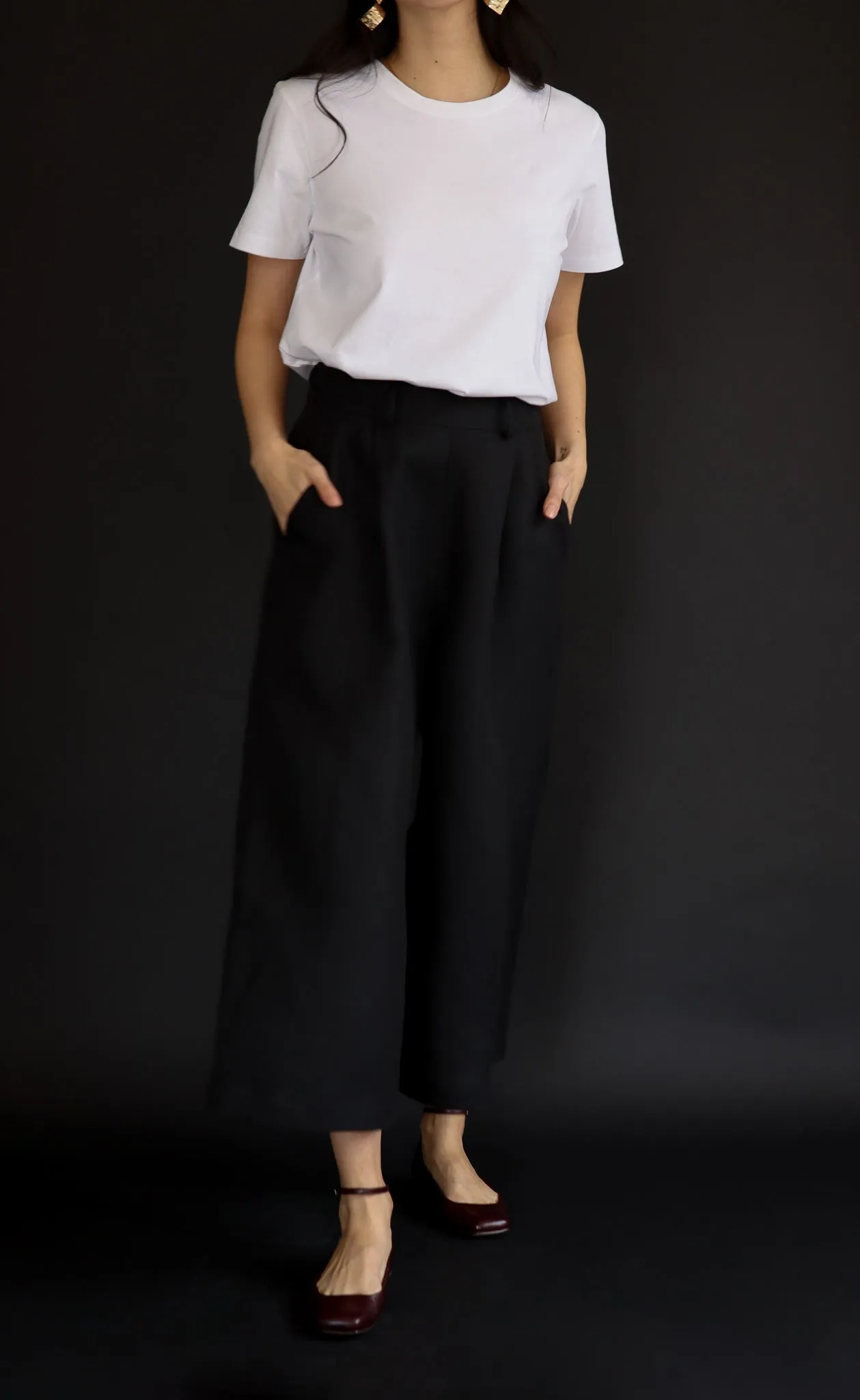 The Minimalist - Cropped Loose Pants - Black Linen